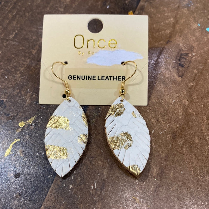 WHITE GOLD CHEETAH FEATHER EARRING