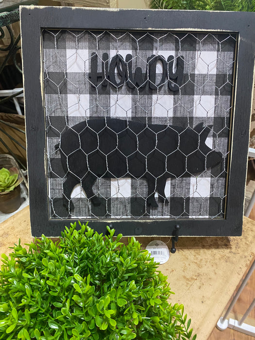FARMHOUSE SIGN WITH CHICKEN WIRE