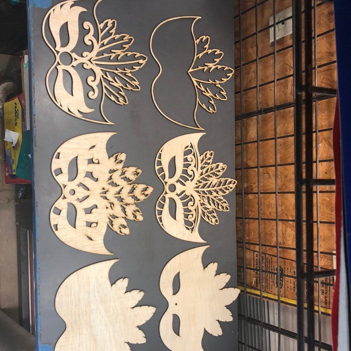 MARDI GRAS MASK STACKED SIGN (UNPAINTED)