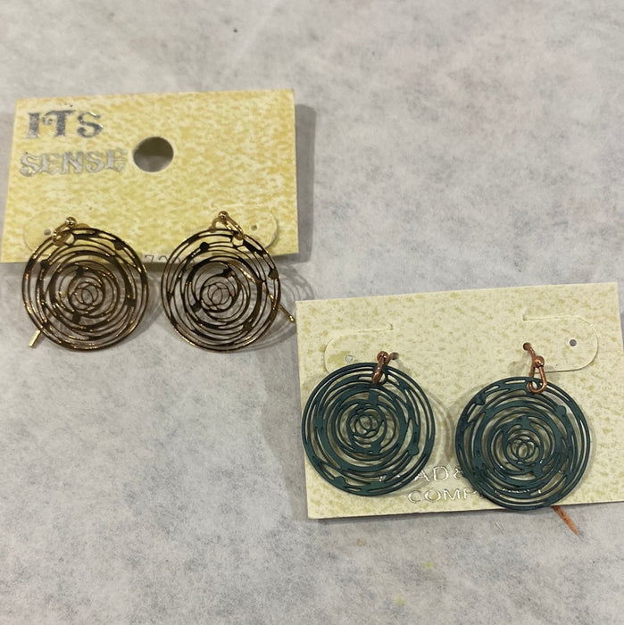 CIRCULAR WIRE EARRING