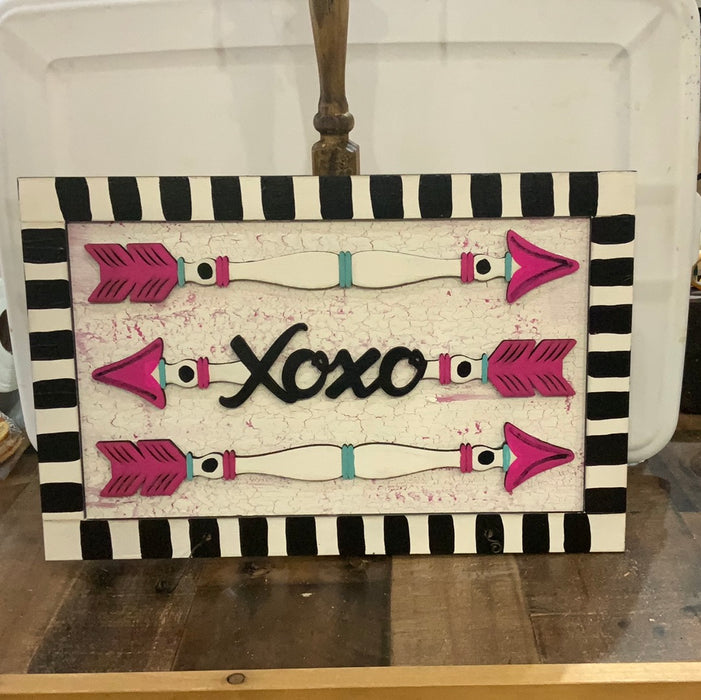SPINDLE VALENTINE ARROW STACKED WOOD SIGN (UNPAINTED)