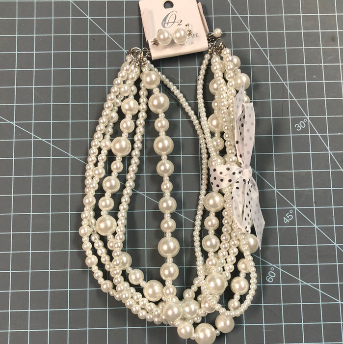 WHITE MULTI STRAND PEARL CHOKER SET