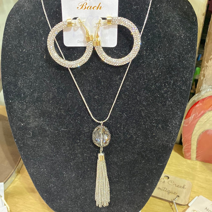 BOSS LADY SILVER TASSEL NECKLACE WITH GEMSTONE