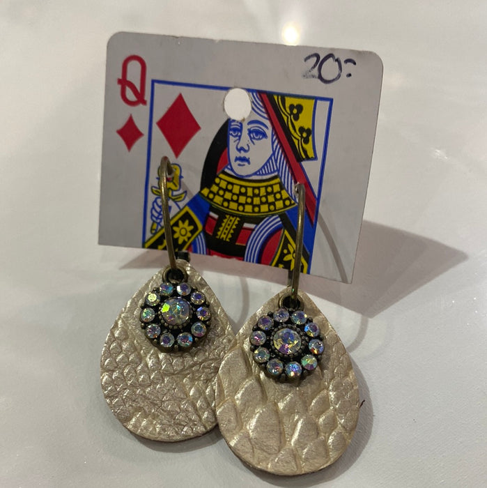 GOLD TEXTURED TEARDROP WITH RHINESTONE